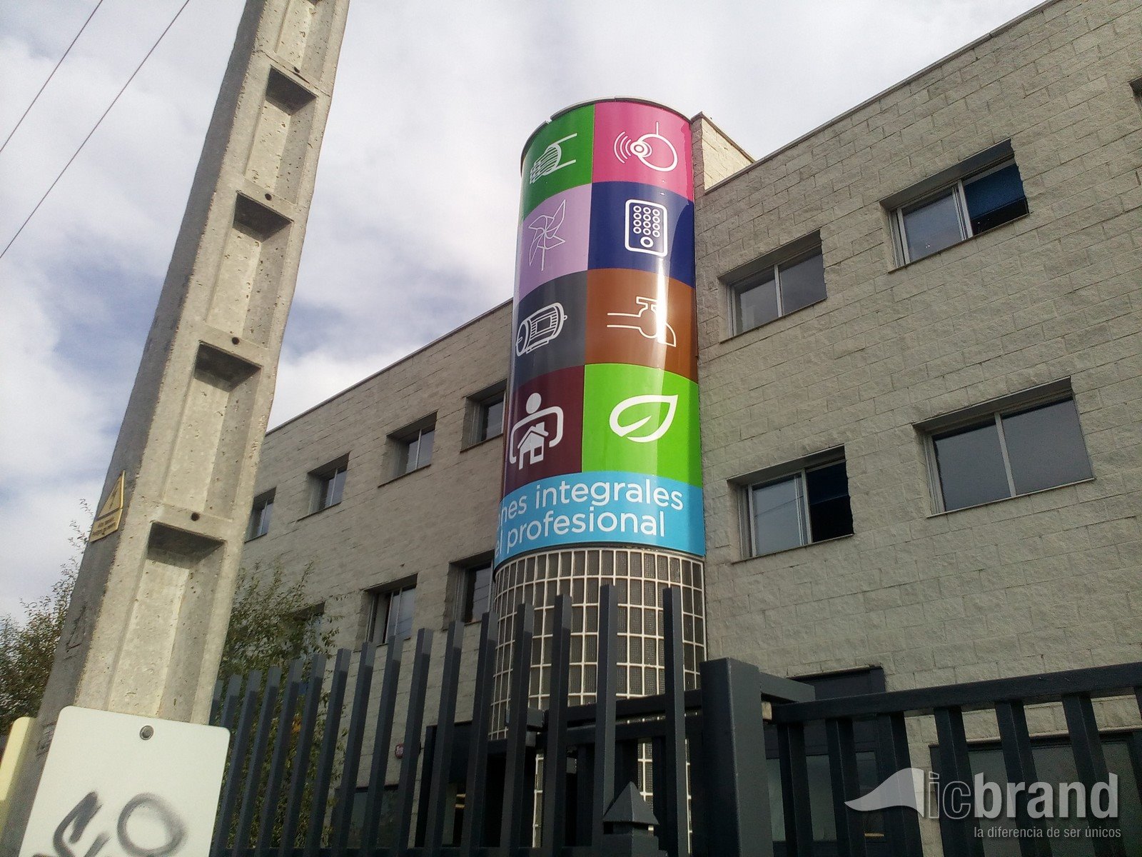vinilo de impresión de gran formato en fachada